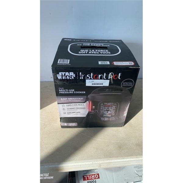 STARWARS INSTANT POT DUO PRESSURE COOKER - TESTED AND WORKING, OUTER SHELL DENTED