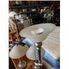 Image 3 : 3 PIECE GLASS SHADE LAMP SET - FLOOR LAMP AND 2 TABLE LAMPS