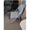 Image 2 : 4 FOLDING CHAIRS