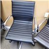 Image 2 : 2 CHROME AND BLACK LEATHER LOOK GAS LIFT OFFICE ARMCHAIRS