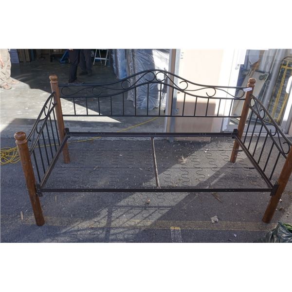 WOOD AND METAL FRAMED SINGLE SIZE DAY BED