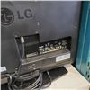 Image 3 : 32'' class (31.5'' diagonal) LCD Widescreen HDTV with HD-PPV Capability
