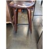 Image 3 : NEW INSPIRE 26 INCH WALNUT COUNTER STOOL