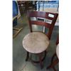 Image 2 : 2 SWIVEL BAR STOOLS
