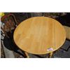 Image 3 : MAPLE DINING TABLE WITH 2 CHAIRS