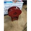 Image 1 : 4 FOLDING TV TRAYS ON STAND