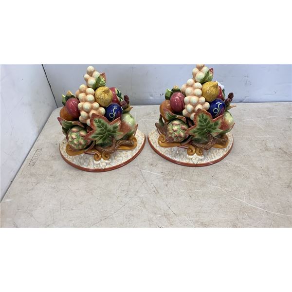 PAIR OF FITZ AND FLOYD PORCELAIN WALL LOOSE LEAF SCOUNCES