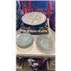 Image 1 : 4 GLASS PLATTERS AND GLASS PLATES