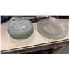 Image 2 : 4 GLASS PLATTERS AND GLASS PLATES