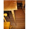 Image 13 : Dining Table & Chairs Cat C