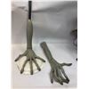 Image 8 : STRETCH ALIEN PUPPETEER PARTS from the "Twilight Zone" - Stretch Alien Puppeteer Parts - Holding For