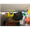 Image 2 : Cleaning supplies