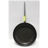Image 1 : THERMALLOY 14" ALUMINUM NON-STICK FRYING PAN
