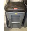 Image 1 : 65 GALLON RUBBERMAID COMMERCIAL WASTEBIN