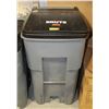 Image 1 : 65 GALLON RUBBERMAID BRUTE COMMERCIAL WASTEBIN