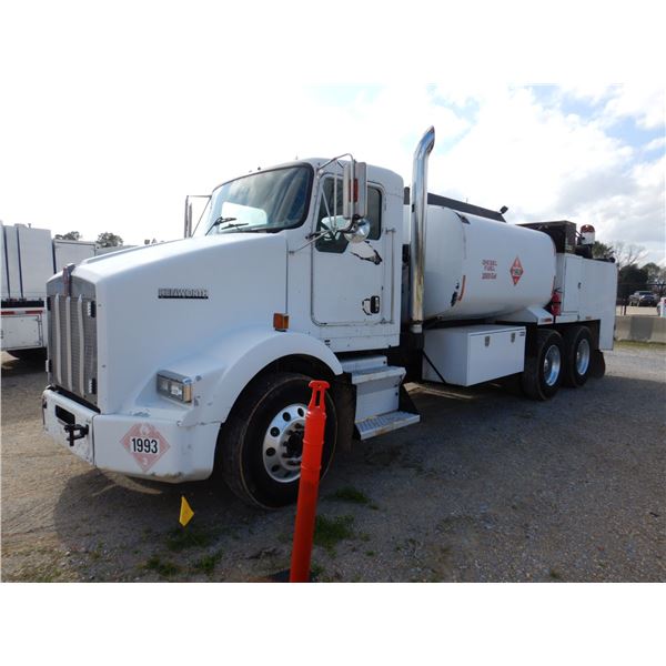 2005 KENWORTH T800 Fuel / Lube Truck