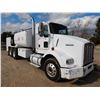 Image 4 : 2005 KENWORTH T800 Fuel / Lube Truck