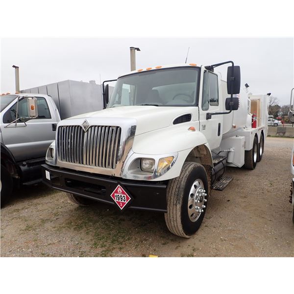 2007 INTERNATIONAL 7400 Fuel / Lube Truck