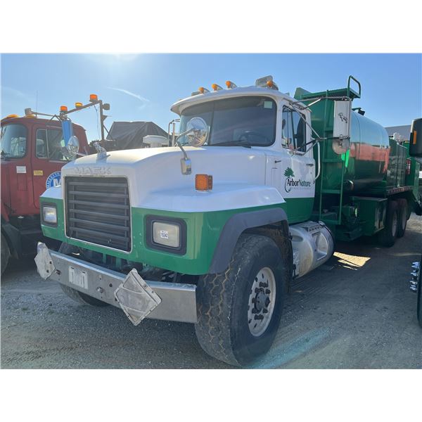 2001 MACK RD688S Fuel / Lube Truck
