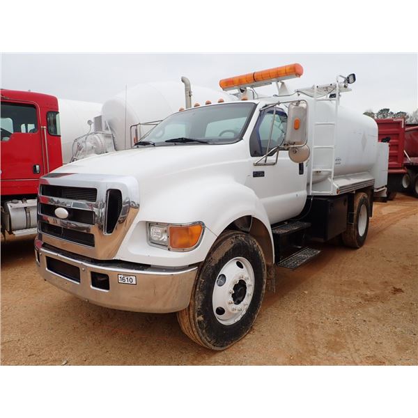 2007 FORD F750 XLT Gas / Fuel Truck