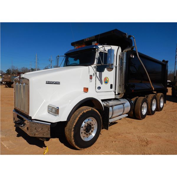2020 KENWORTH T800 Dump Truck