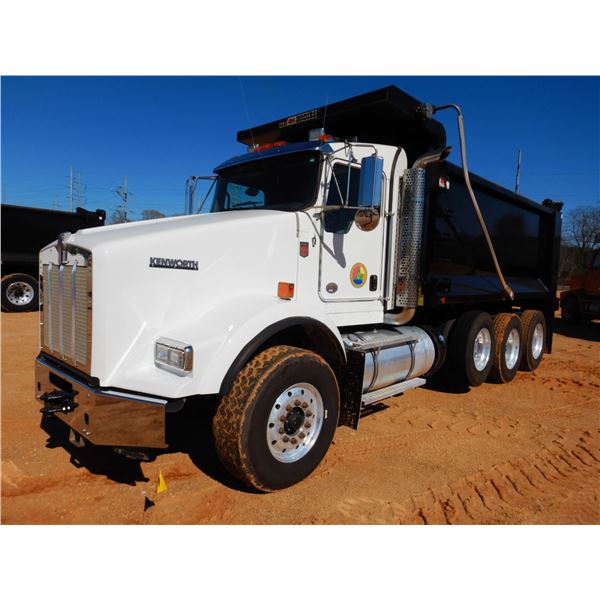 2020 KENWORTH T800 Dump Truck