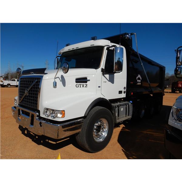 2021 VOLVO VHD Dump Truck