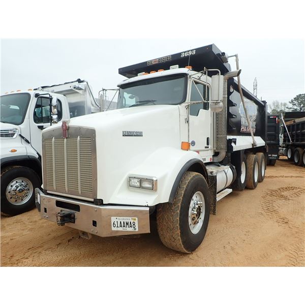 2018 KENWORTH T800 Dump Truck