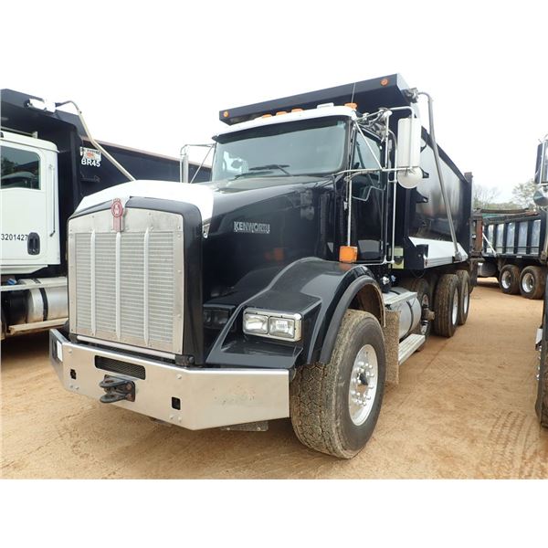 2014 KENWORTH T800 Dump Truck