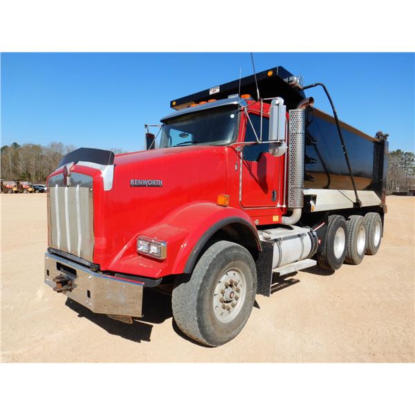 2015 KENWORTH T800 Dump Truck