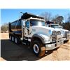 Image 4 : 2015 MACK GU713 Dump Truck