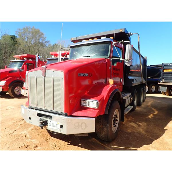 2013 KENWORTH T800 Dump Truck