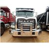 Image 2 : 2012 MACK GU813 Dump Truck