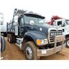 Image 3 : 2002 MACK CV713 Dump Truck