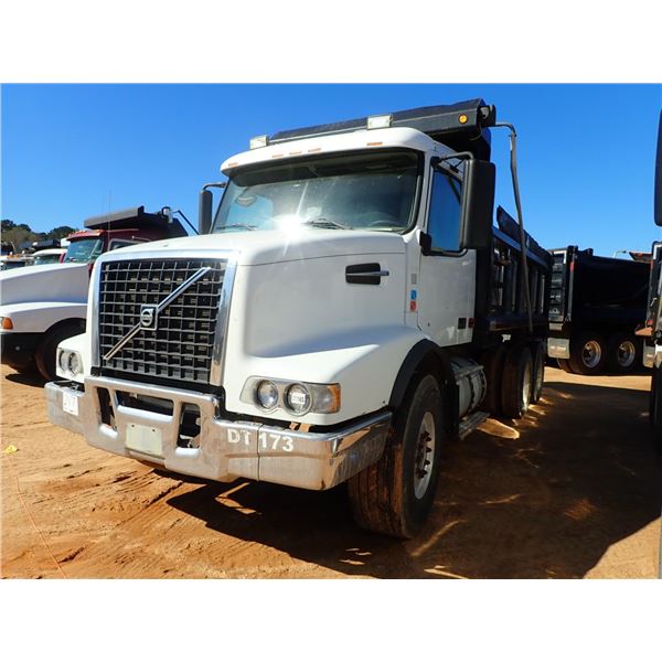 2007 VOLVO VHD Dump Truck