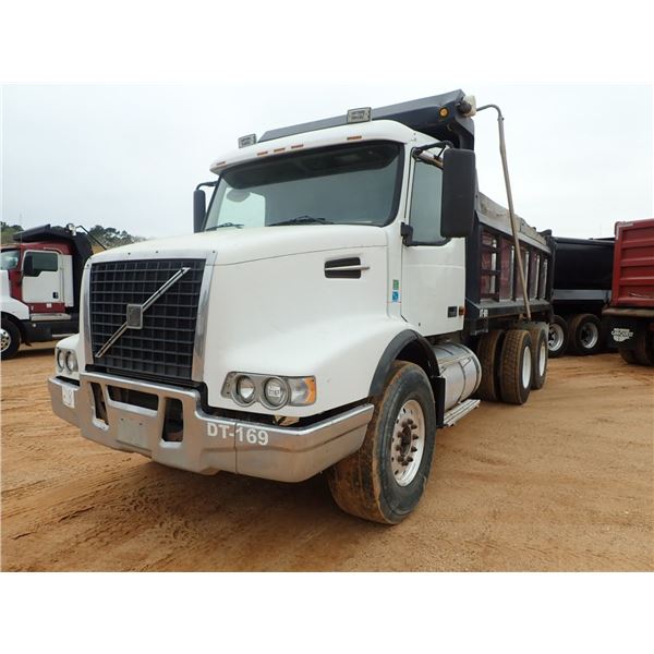 2007 VOLVO VHD Dump Truck