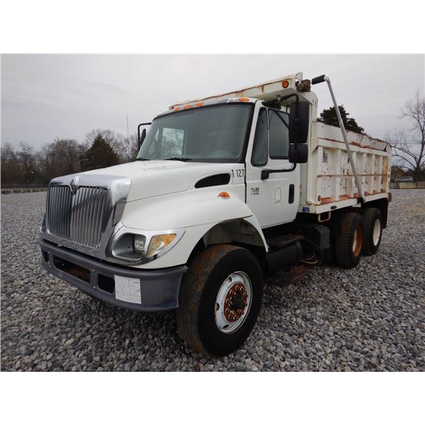 2003 INTERNATIONAL 7400 Dump Truck
