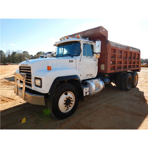 2000 MACK RDS688S Dump Truck