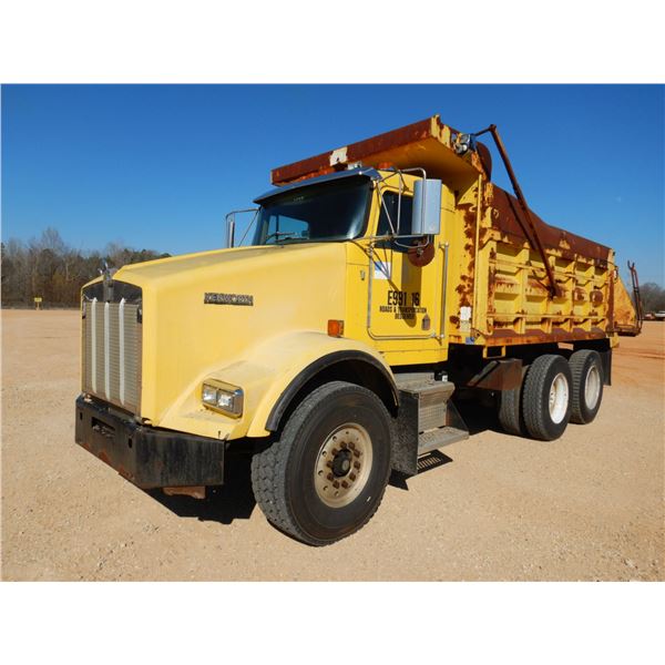 1999 KENWORTH T800 Dump Truck