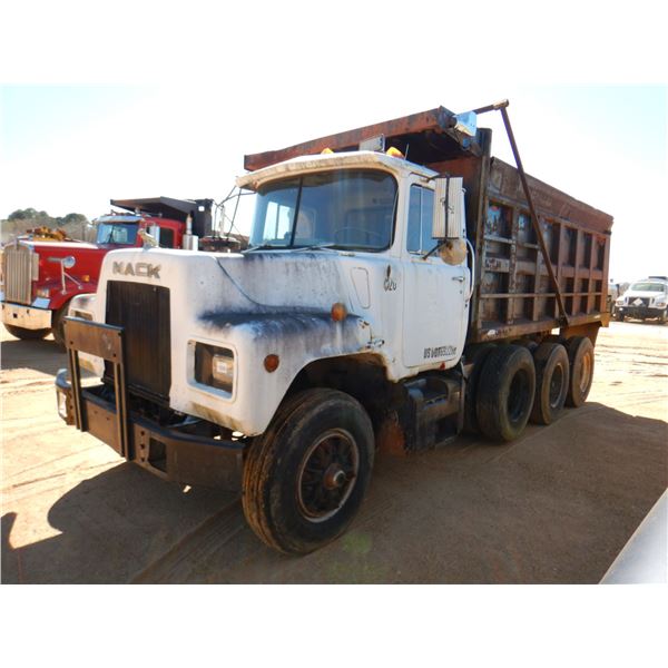 1977 MACK DM685 Dump Truck