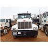 Image 2 : 2001 PETERBILT 330 Cab and Chassis Truck