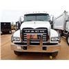Image 2 : 2020 MACK GR64F Roll Off Truck