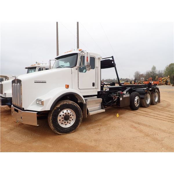 2017 KENWORTH T800 Roll Off Truck