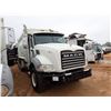 Image 3 : 2015 MACK GU813 Garbage / Sanitation Truck