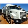 Image 3 : 2015 MACK GU813 Garbage / Sanitation Truck