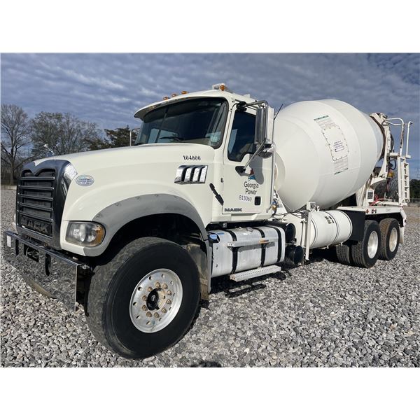 2015 MACK GU713 Concrete Mixer / Pump Truck