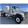 Image 4 : 2015 MACK GU713 Concrete Mixer / Pump Truck