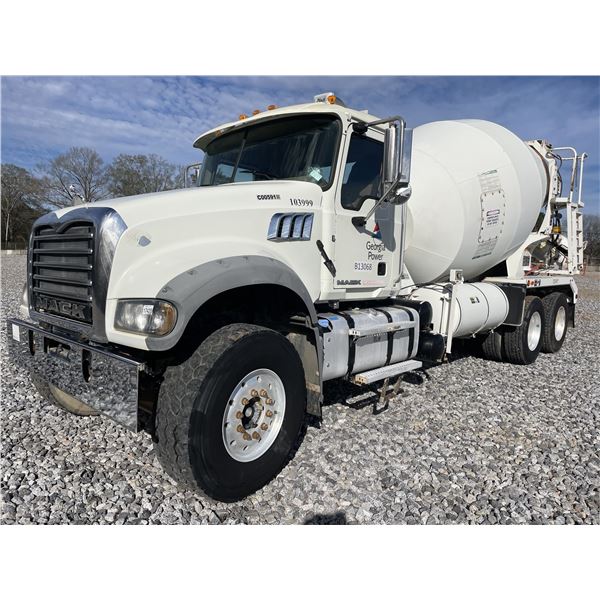 2015 MACK GU713 Concrete Mixer / Pump Truck