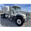 Image 4 : 2015 MACK GU713 Concrete Mixer / Pump Truck