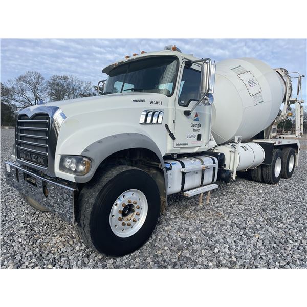2015 MACK GU713 Concrete Mixer / Pump Truck